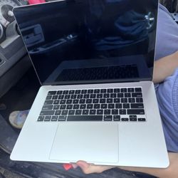 Macbook Air 15 Inch M3 Eight Gig