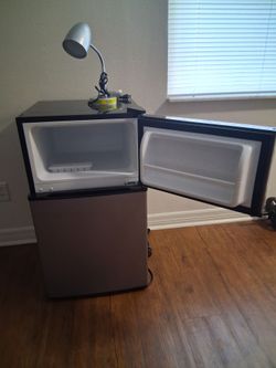 Artic King Mini Frigidaire (2 weeks old)