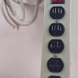 Belkin F9D600 Power Strip - Protected Surge Protector, 6 Outlets, Pre-Owned