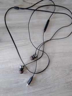JBL TUNE 310 WIRED IN-EAR TYPE C HEADPHONES