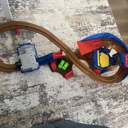 Awesome Monster Jam track set. Monster Jam Supercharge Speedway Playset  Has brown track pieces, blue and red launchers and obstacles. Comes with two 
