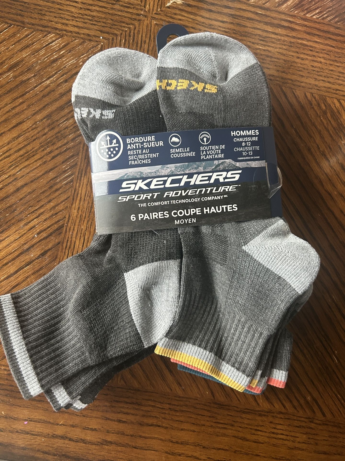 NWT Skechers Men's cushioned high quarter Socks 6 pairs