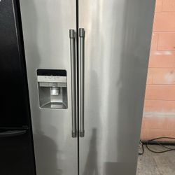 Gorgeous Stainless Side By Side Refrigerator 