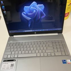 Laptop Hp 15-dy2036nr Intel Core i7-1165g7 8gb 256gb Windows 11 Excellent Condition Like New 