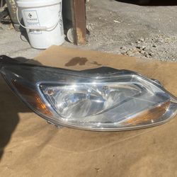 2014 Ford Focus Right Passenger Headlight