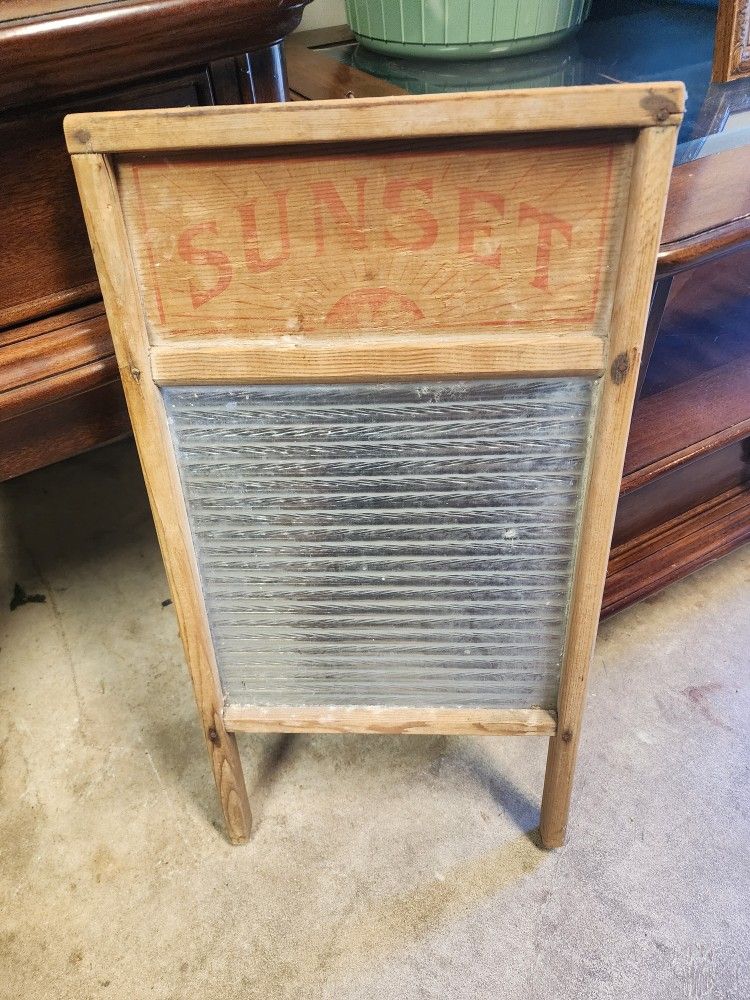 Antique Wash board
15.25"w x 2.5"d x 24"h