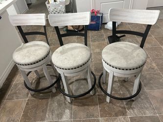 Chairs/bar stools
