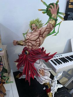 SSH Broly figure