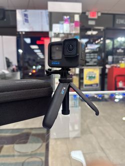 GoPro Hero11 Black (64GB SD Card)
