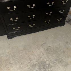 Queen Sleigh Bed And Dresser With Mirror Pick Up TODAY MUST GO 