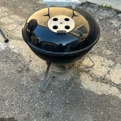 Weber Smokey Joe Premium 14-Inch Portable Grill, Black