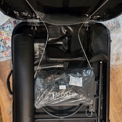 Portable Massage Table From Master Massage  30 Wide High End Quality Table, Brand New