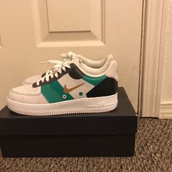 Size 8 Air Force 1’s
