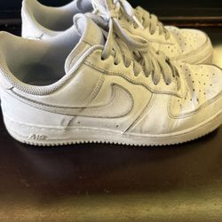Nike Air Force 1 (8.5M)