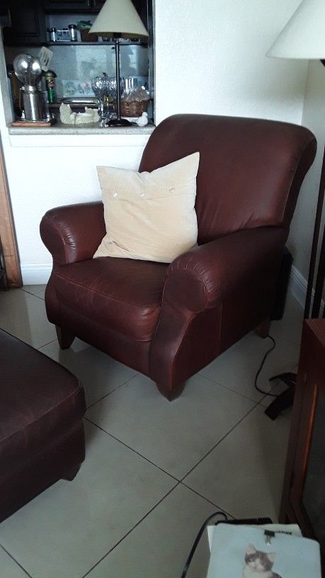 Brown Leather Chair With Ottoman 