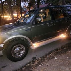 2002 Ford Expedition Eddie Bauer Edition. 4x4