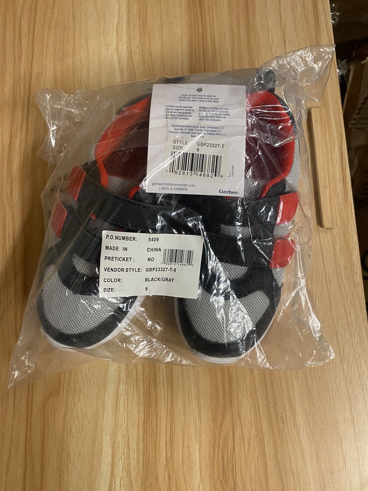 New Toddler Boy Gerber Grey Shoes Size 9 (2 Available)