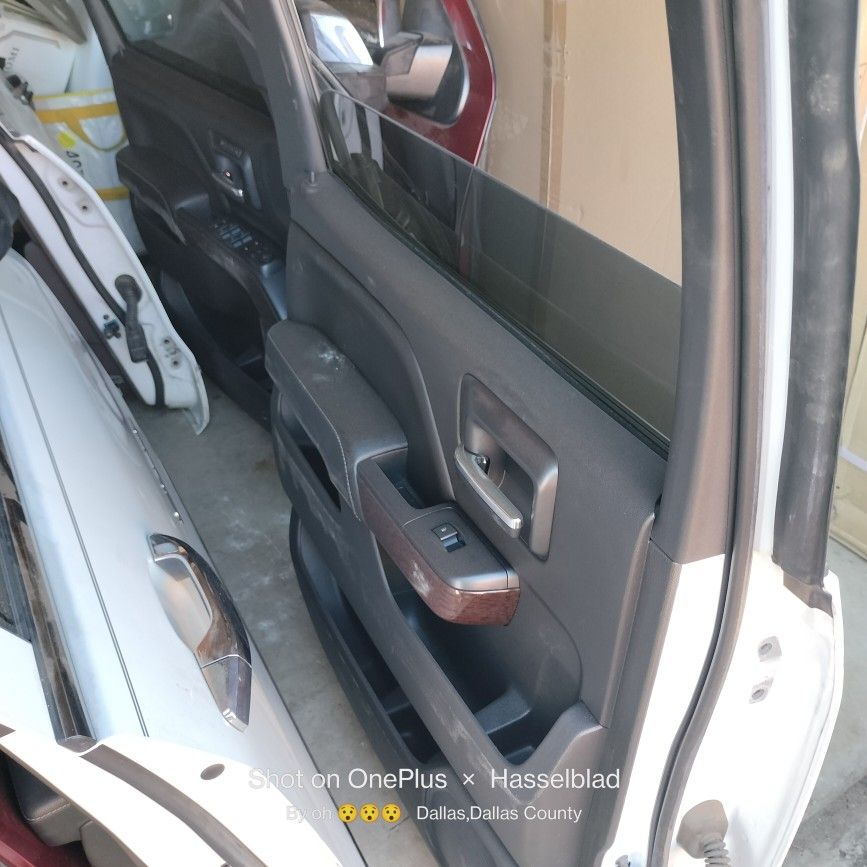 Parts 2015 To 2018 GMC Sierra Right Rear Door
