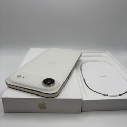 Brand new Gold iPhone AIR 256gb unlocked for any carrier. Comes w/ 1 year of apple. Open box never used  ++++++spanish++++ iPhone AIR dorado de 256 GB