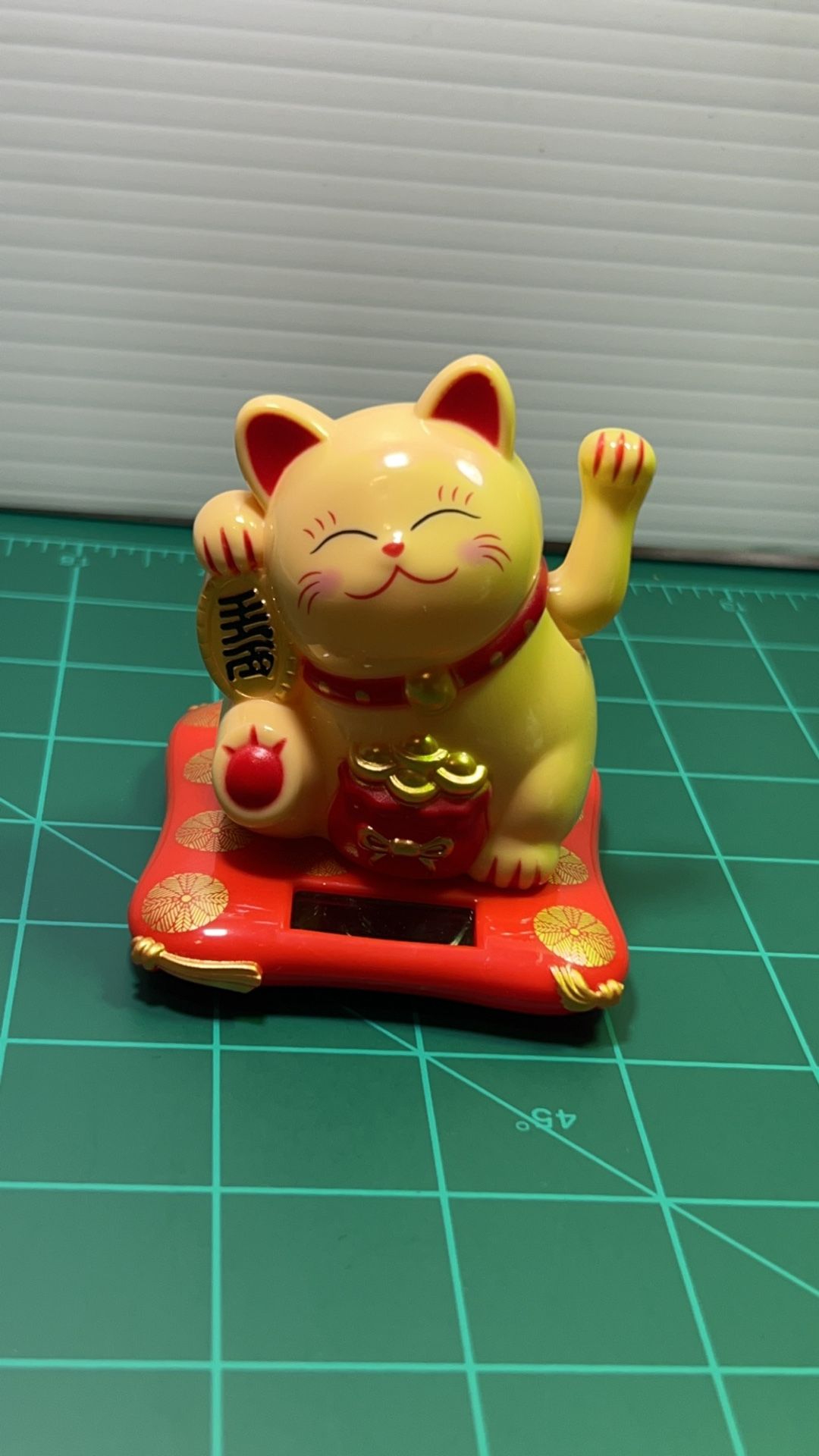 Tan Solar Powered Waving Hand Cat Maneki-neko Good Luck And Fortune Cat