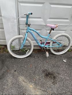 girls blue bike 