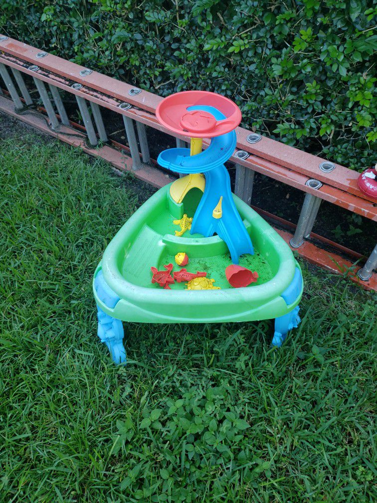 Free Water Play Table
