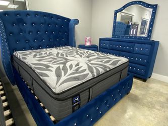 Beautiful Blue King / Queen 5 Pc Bedroom In Stock Now