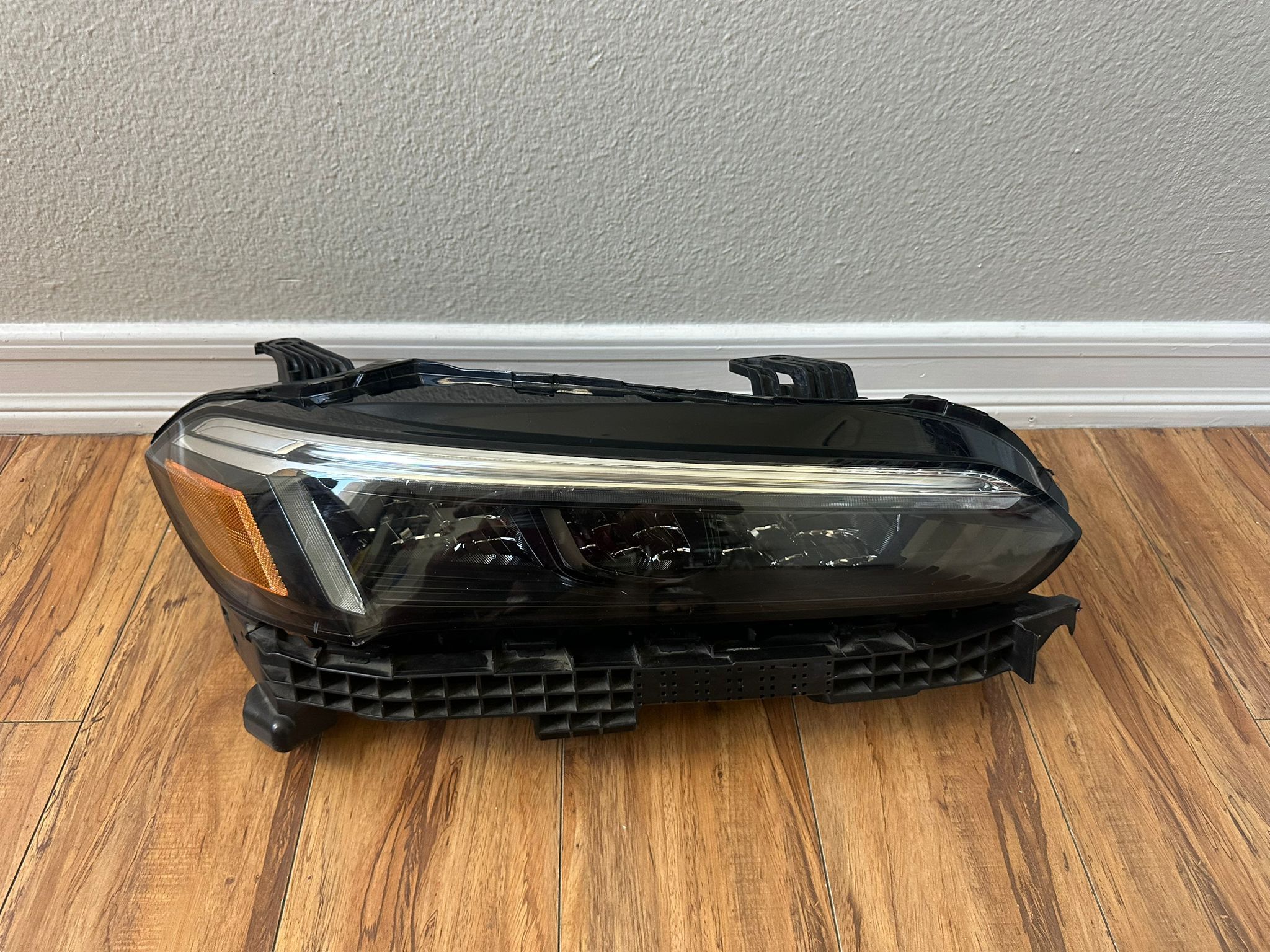 2022 2023 2024 HONDA CIVIC RIGHT SIDE LED HEADLIGHT USED OEM.
