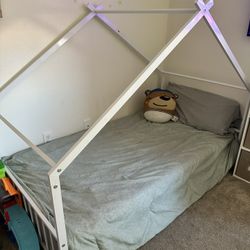 Twin Metal Floor Bedframe
