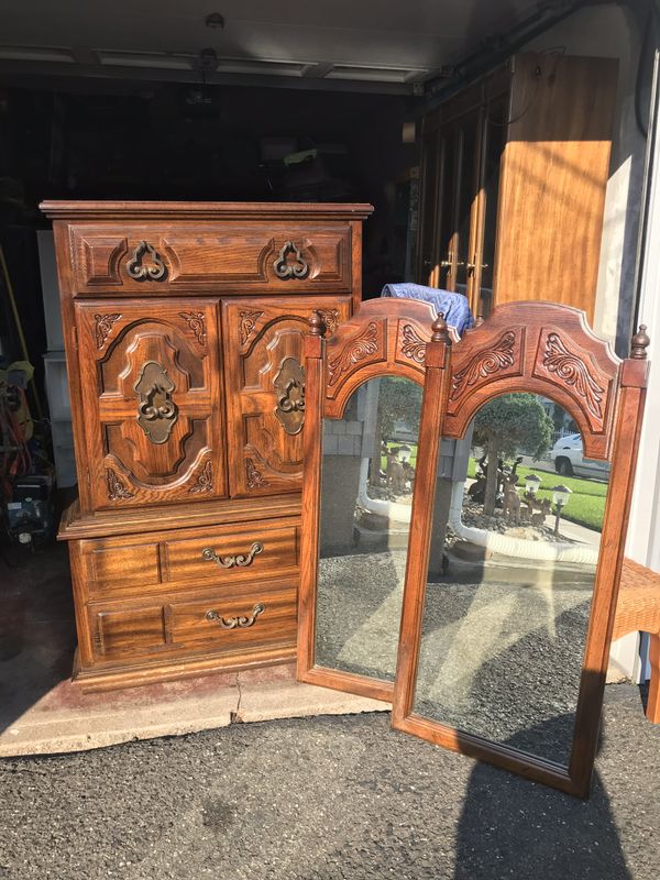 ANTIQUE DRESSER AND MIRRORS for Sale in Paramus, NJ - OfferUp