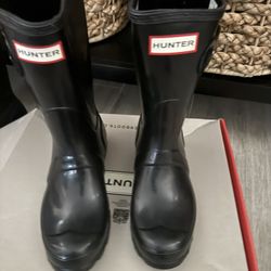 New Hunter Boots Size 6