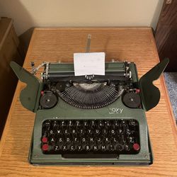 Antique Typewriter/ Roxy / Rooy