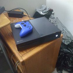 Xbox One Comes With 1 Controller And All The Cords With Lots Of Games Read Description 