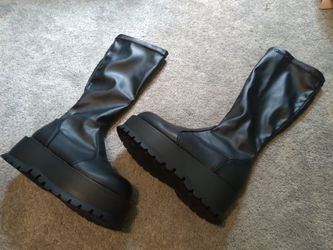 Demonia platform boots