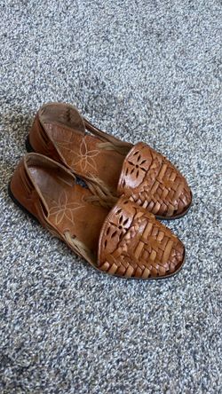 Flat leather sandals