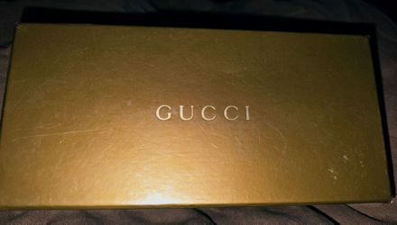 Female Gucci Sun Glasses w Case