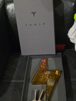 Tesla Decanter bottle  new in box