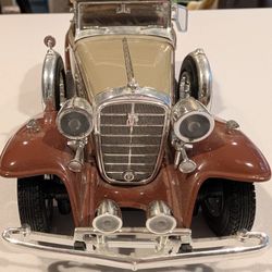 1:18 Diecast 1932 Cadillac V-16 Sport Phaeton by Anson - Tan/Brown - Vintage Model Car