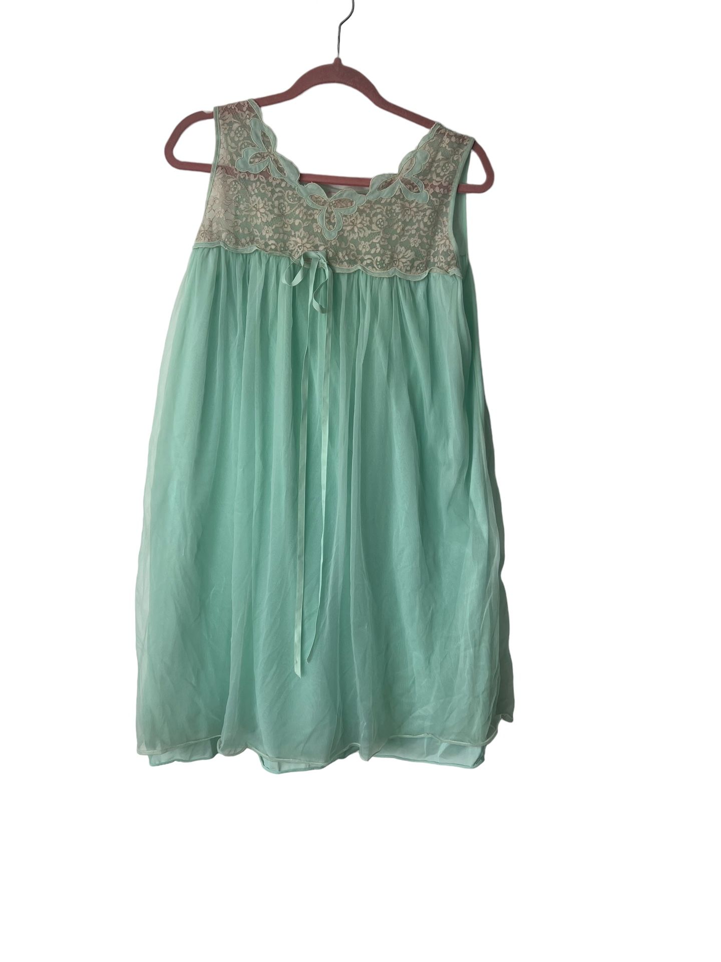 Vintage Nightgown Movie Star Baby Visit Doll Nightgown Aqua Seafoam Avian This stunning vintage nightgown in aqua seafoam by Avian is the perfect add