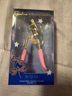 Coraline Eyelash Curler