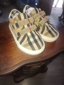 Kids Burberry shoes size 19