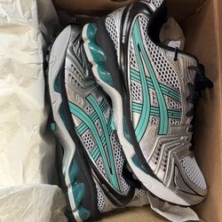 ASICS GEL KAYANO 14 Size 8.5 MAN