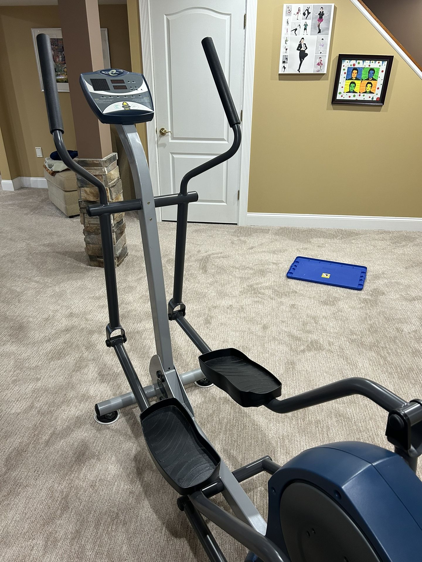 Essential elliptical Cross Train exercise machine