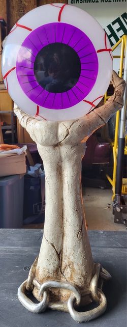HALLOWEEN:  24in. SPOOKY EYEBALL LAMP