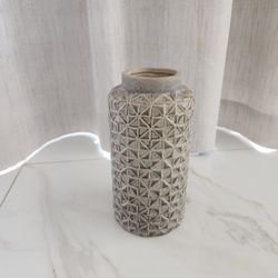 NEW Vase With decoratives Included