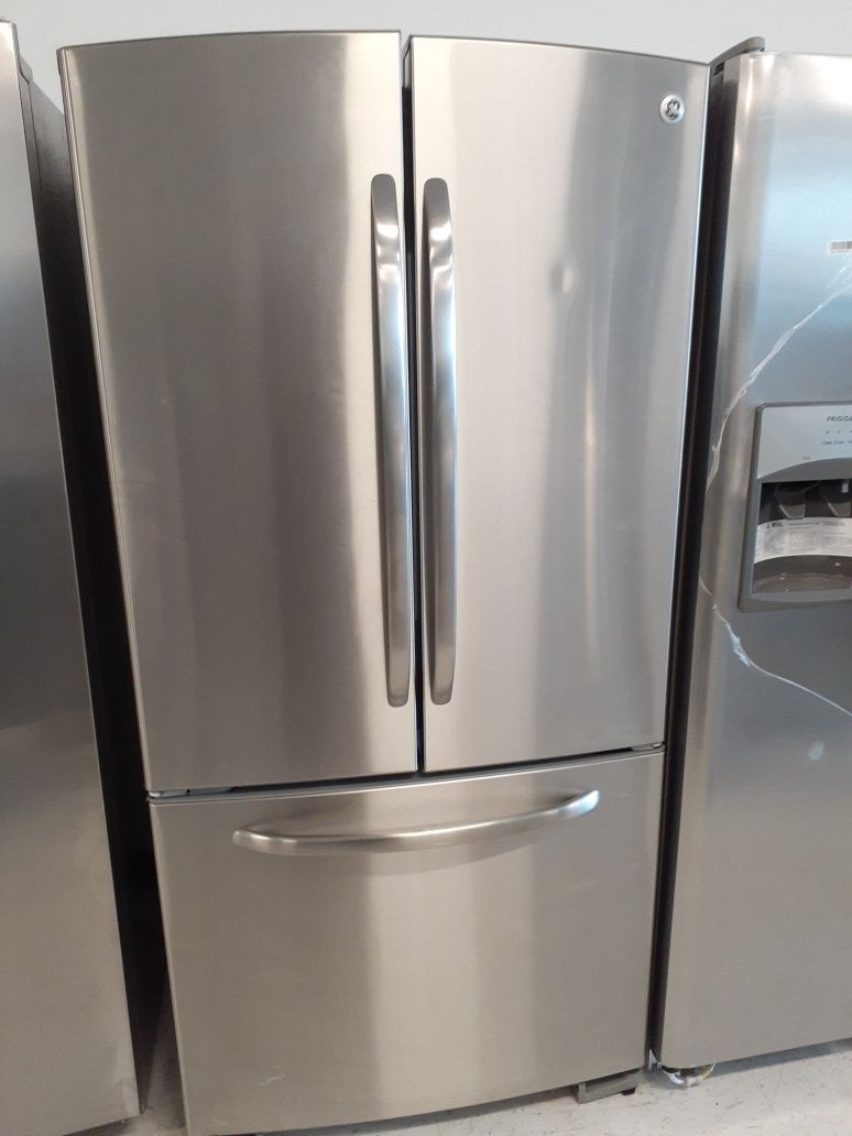 Ge stainless steel French door fridge in good condition with 90 day's warranty