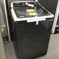 New Scratch And Dent Samsung Washer. 1 year Warranty 