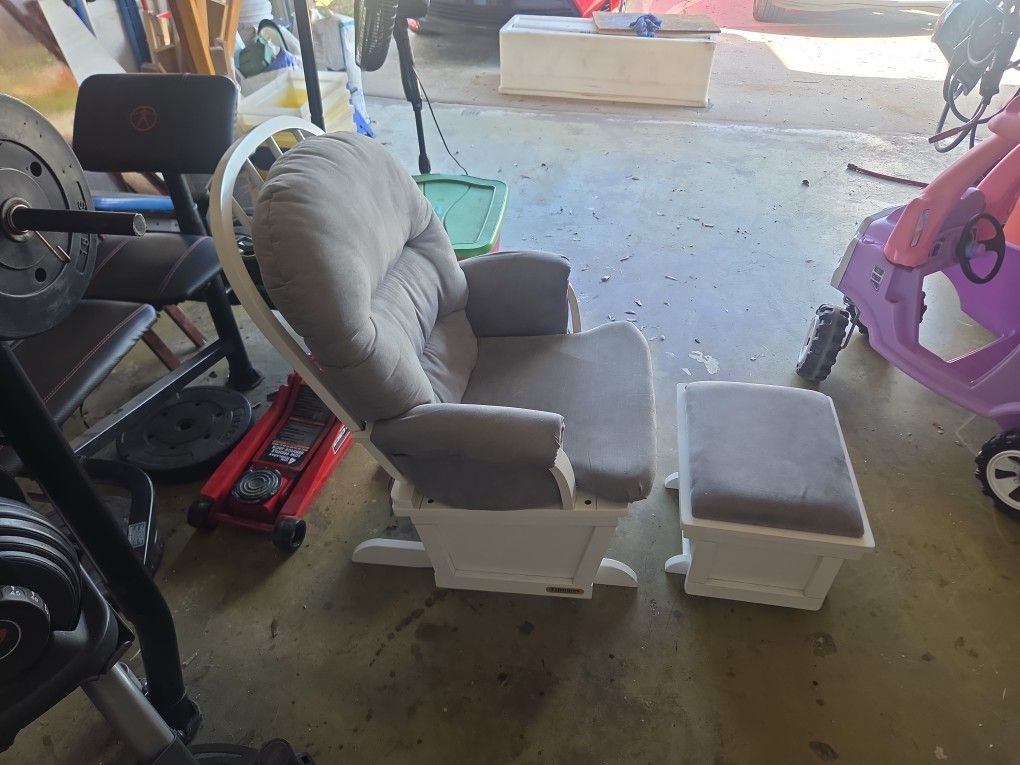 Glider Chair With Ottoman