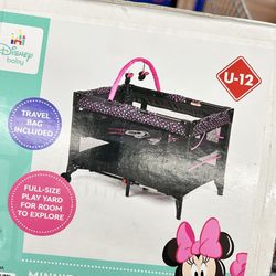 Disney Baby 3D Ultra Play Yard with Bassinet, Toy Bar & Carry Bag – Modern Minnie – Portable Infant Playpen & Travel Crib