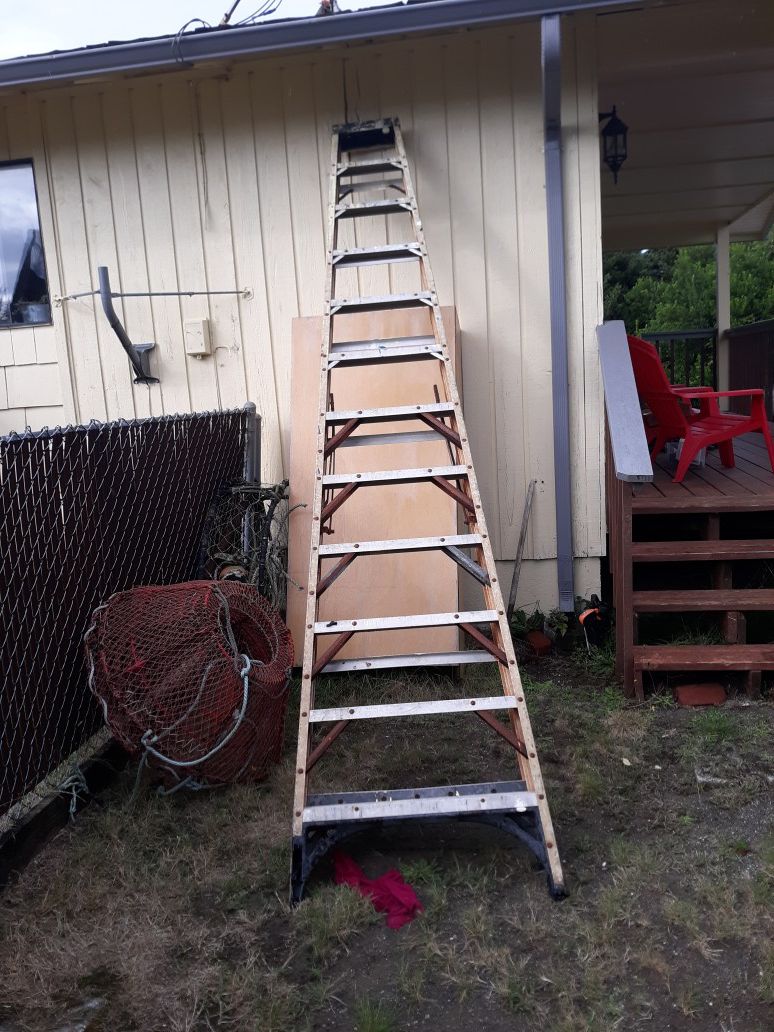 12 ft. aluminum ladder Husky